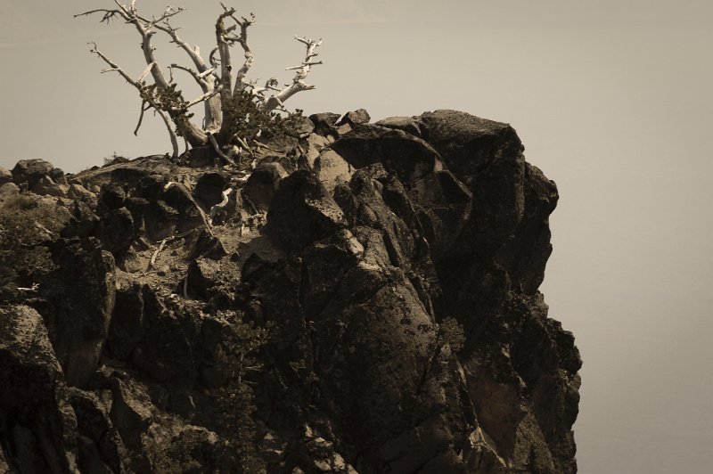 20150824_125722 D4S.jpg - "Face" on cliff, Crater Lake